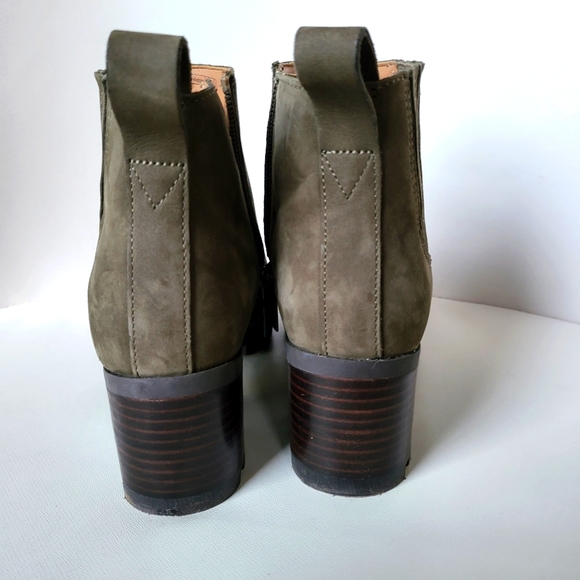 Vionic Chelsea Boots - Picture 2 of 7